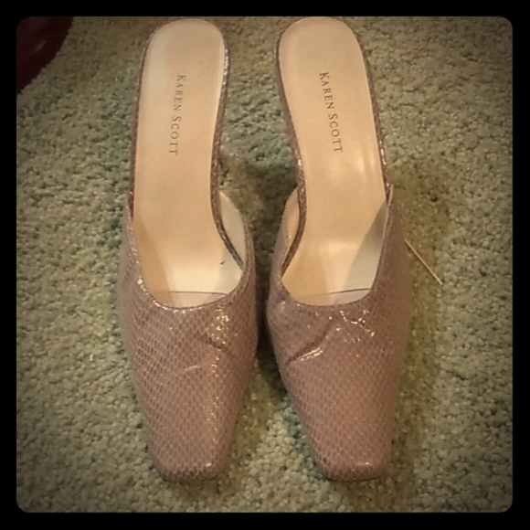 Karen Scott - Picture 1 of 3